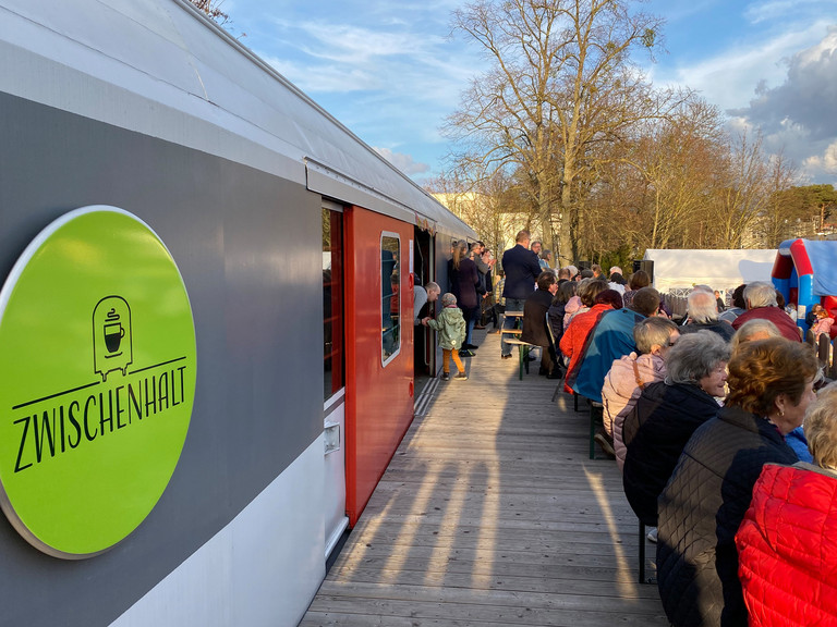 Eisenbahncafé "Zwischenhalt" eröffnet in Elstal