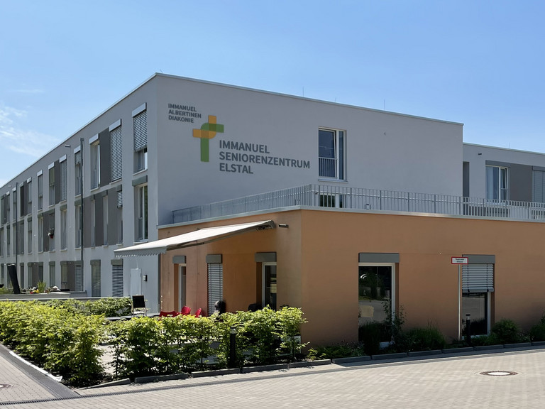 Pflegeeinrichtungen - Immanuel Seniorenzentrum Elstal - Hausansicht