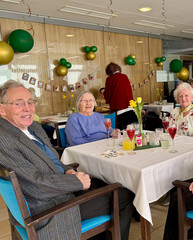 Fröhliches Beisammensein der Tagesgäste bei der Feier