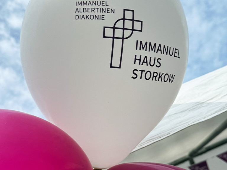 Ballon mit Storkow-Branding