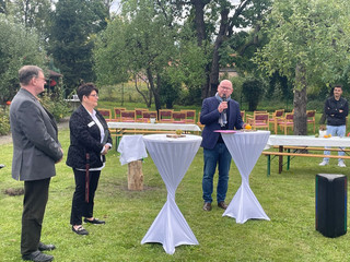 Herbert Blum bei der Eröffnungsrede zum 25-jährigen Jubiläum des Immanuel Suchthilfeverbunds Guben mit besonderen Wohnformen für abhängigkeitskranke Menschen in Thüringen Herbert Blum bei der Eröffnungsrede zum 25-jährigen Jubiläum des Immanuel Suchthilfeverbunds Guben mit besonderen Wohnformen für abhängigkeitskranke Menschen in Thüringen