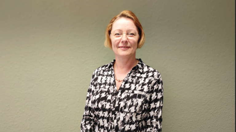 Porträt Nicole Oerder, Heimleitung, Immanuel Seniorenzentrum Schöneberg, Artikel, Fachzeitschrift Altenpflege