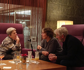 Gemütliches Beisammensein im Restaurant