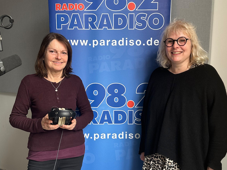 Anja Arnoldt (rechts) im Studio mit Julia Nogli © Radio Paradiso